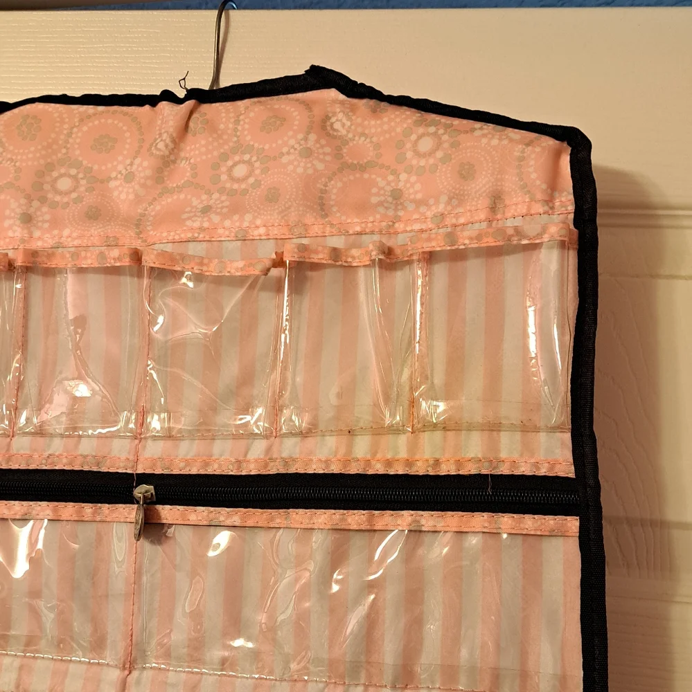 4/$15 🌻 Stylish Pink Hanging Organizer